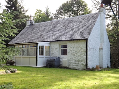 Tigh Mo Mhiann: Well-equipped cottage with original charm. No smoking no pets.