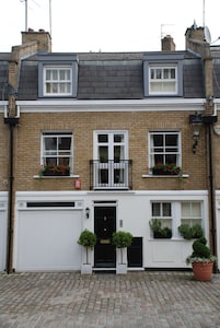 Central London 3 bedroom house in a lovely mews