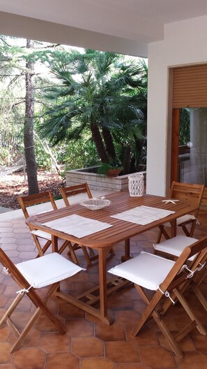 Outdoor dining