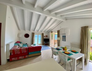 Open plan lake view living-Welcome to "Apartamento Belvedere In Menaggio"