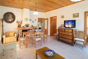 Comfortable Living room with dining area