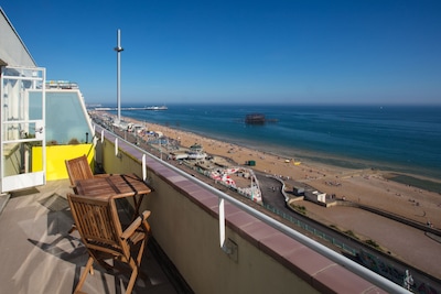 Brighton Seafront Holiday Apartment, Penthouse with Private Sun Terrace