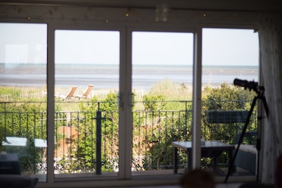 ¡Casa de playa familiar recientemente renovada con bañera de hidromasaje! Excepcionales vistas al mar