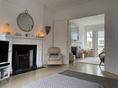 Immaculately Presented Family Friendly Detached London House (sleeps 10)