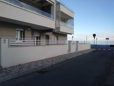 Apartamento de dos habitaciones a tiro de piedra del mar