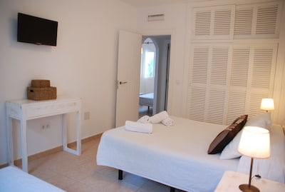 Es Pujols: APARTMENT IN THE CENTER WITH POOL IS PUJOLS, CLOSE TO THE BEACH AND FREE WIFI.