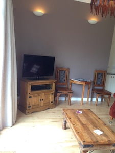 Spacious two bedroom single storey self catering accommodation. Rural setting.