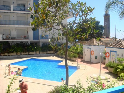 Geschmackvoll eingerichtete Ferienwohnung mit 2 Schlafzimmern in Estepona Marina