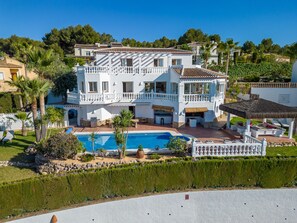 Spacious villa in a quiet residential area