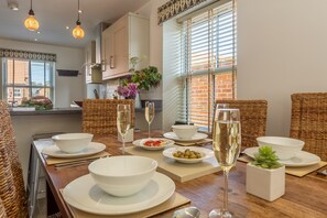 Driftwood Cottage, Brancaster: Dining area