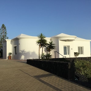 Private drive and front of villa