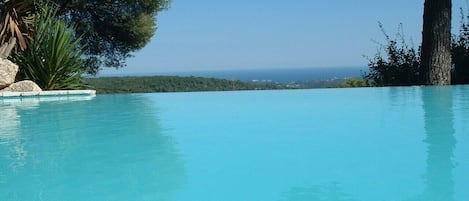 Sea view from the infinity pool!