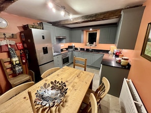 Farmhouse kitchen seating 8, dishwasher, washing machine