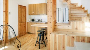 A fully equipped kitchenette ad a convenient breakfast nook.
#portugal #pt #lisbon