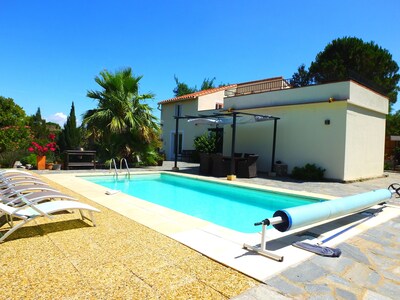 Villa Mas Sifon con vistas a las montañas, un gran jardín y piscina climatizada de agua salada