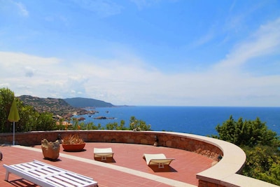 Villa indipendente con 4 letti, piscina privata, vista sul mare e area barbecue