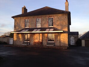 Crunwere House at sunset