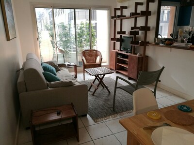 Hyper center 300 meters from the beach