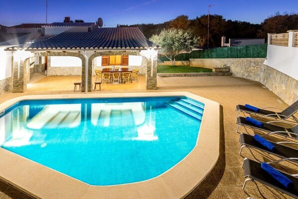Swimming pool