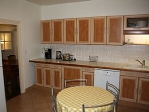 Spacious & well equipped kitchen