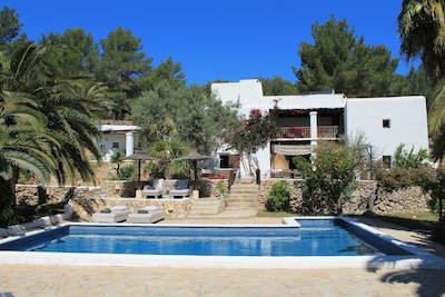 Beautiful reformed finca with privacy, 8 bedrooms and pool at 15 min from Ibiza
