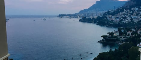 Vista dall'ingresso dalla route nationale 