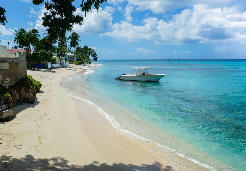 Beautiful 2 Bedroom Apartment Right On The Beach In This Tranquil Little Bay Derricks