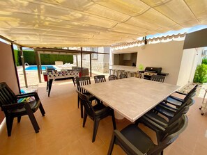 Shaded pool side DIning area 