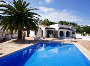 Private 10m x 5m pool