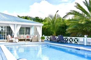 Mature gardens giving privacy.