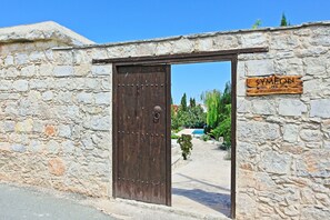 Main gate Simeon Estate