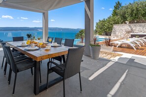 Outdoor dining area in front of the kitchen (middle level)