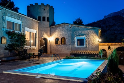 Auténtica villa española con piscina privada + vistas panorámicas de las montañas y el mar