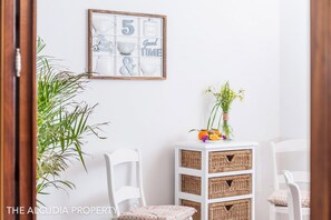Apartment Can Tony for 6 persons, central location on the beach and sea of Alcudia, white sandy beach: Cosy kitchen, fully equipped, with dining table