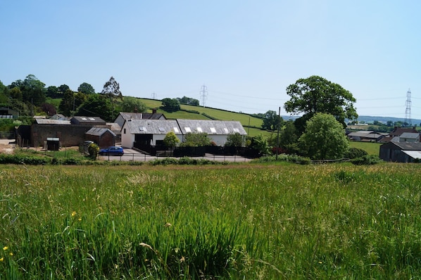 Lower Curscombe Barn, a beautiful conversion of a 400-year-old threshing barn, comprises two adjacent properties together sleeping 12