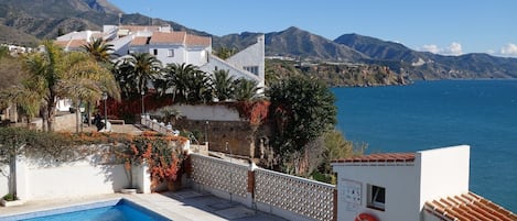 Beautiful view of pool and sea from the apartment