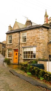 Stylish and Traditional Cottage in the heart of Hawes