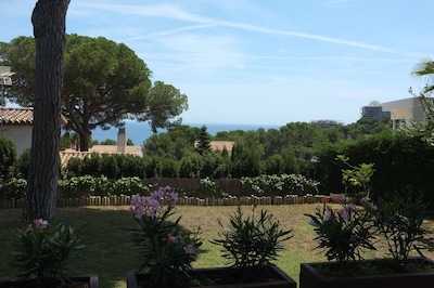 Ground floor with garden and salt water pool in the heart of the Costa Brava