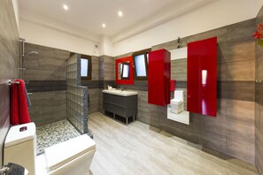 Master Bed En-Suite