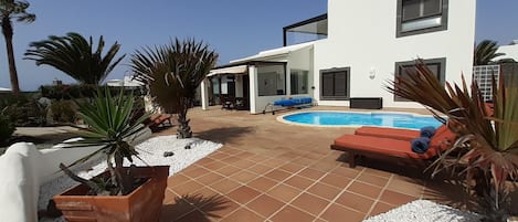 South facing terrace, pool in sun all day, Hot Tub, several seating areas
