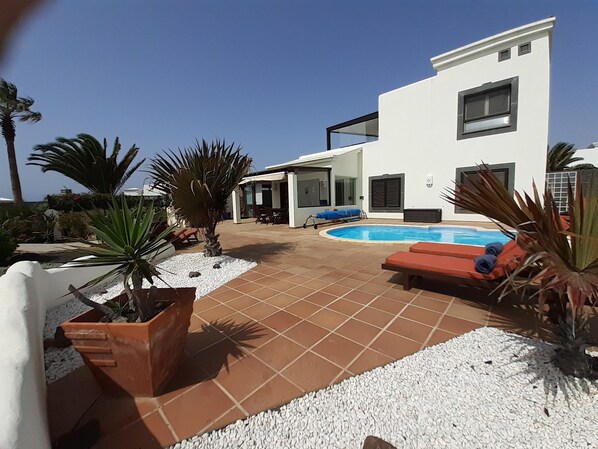 South facing terrace, pool in sun all day, Hot Tub, several seating areas