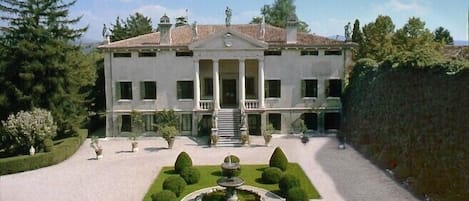 LA SERENELLA West Wing - Palladianische Villa