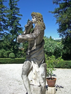 LA SERENELLA West Wing – Voller Geschichte
