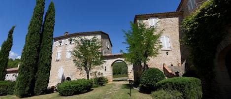 View of the main central entrance