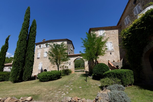 View of the main central entrance