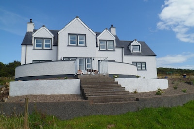 Luxury Cottage in a Scottish Coastal location with view over rolling countryside