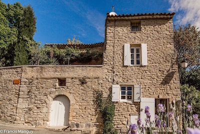 Encantadora casa de pueblo con gran piscina y vistas al Luberon 