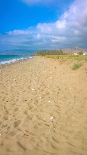 Sandy Beach (200m)