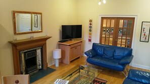 Living room to adjacent kitchen