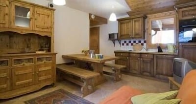 Comfortable apartment close to the piste and resort centre